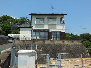 廿日市市宮浜温泉の中古一戸建ての外観を南側より撮影