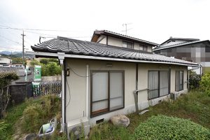 お庭からの建物外観画像