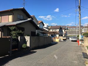 廿日市阿品3丁目古家付き土地前面道 写真