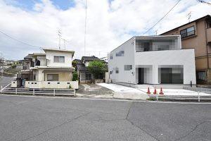 宮島口2丁目土地の前面道路写真