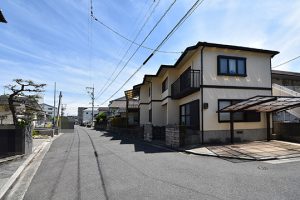 佐方4丁目中古住宅　角地東前面道