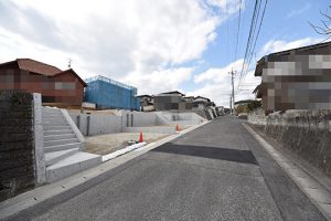 薬師ヶ丘3丁目の土地3区画広い前面道路