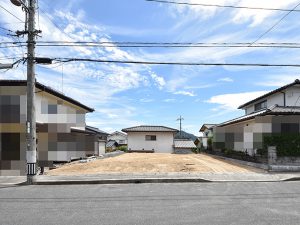 古家解体後の城山２丁目土地の正面外観写真