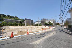 平良山手土地外観を含む前面道路