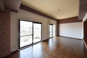 シャルム八幡の改装前LDK