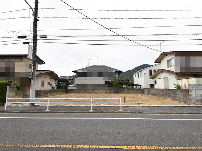 74.72坪の土地を2分割した全景写真