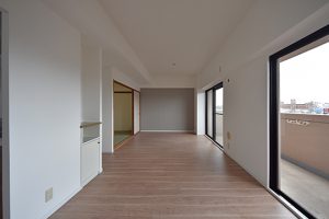 フルリノベーション済みリビングダイニングの写真