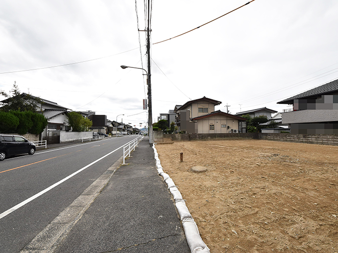 前面道路は12ｍ以上で広い