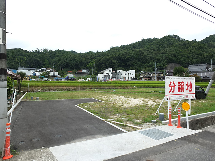 宅地造成完了後の緑が美しい周辺風景