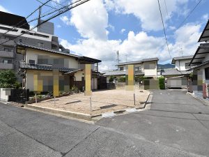 古家解体後に更地になった角地の写真