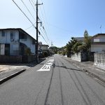 佐伯区城山2丁目の街並み前面道