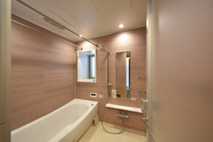 窓付きユニットバス　浴室換気乾燥暖房機付き